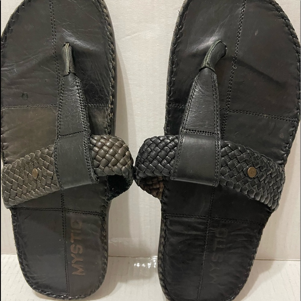 PURE LEATHER BLACK MEN SANDALS/SLIPPERS.
